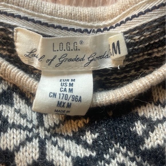 H&M Snowflake Pattern Sweater - Picture 4 of 6